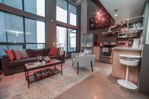 Charming 1BR W Sofa Bed and Private Balcony